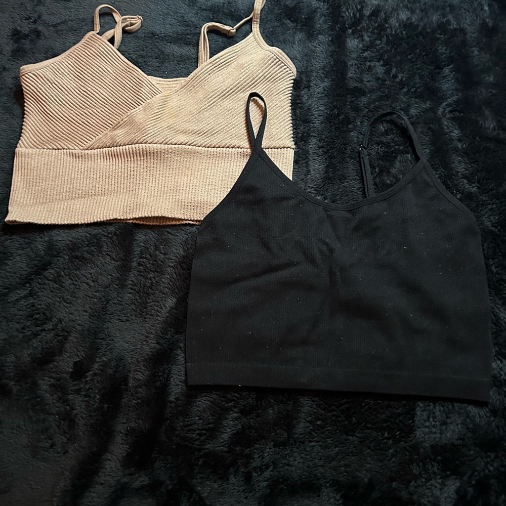 Woman’s SMALL/MEDIUM crop tees🤗